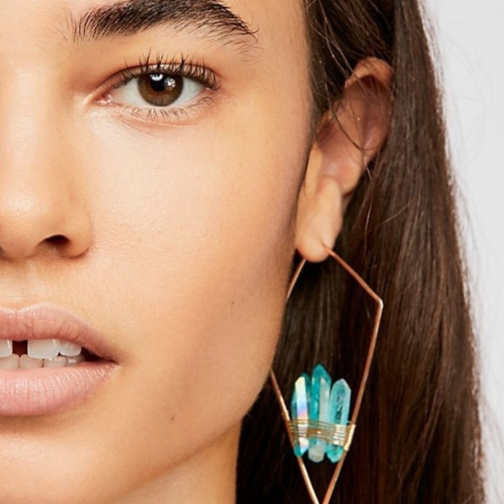 Bohemian Quartz Crystal Elegant Wire Hoop Earring - Picture 10 of 16